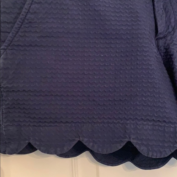 Navy blue scalloped Lilly Pulitzer shorts - Picture 2 of 3